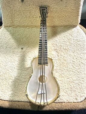 Vtg: Damascene Mother of Pearl Guitar Accent Brooch / SPAIN